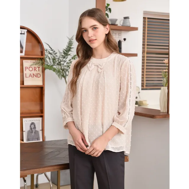 【perng yuh 芃諭名品】愜意舒雅 圓點剪花 散襬上衣(2024 AW Collection｜3C秋冬新品上市)