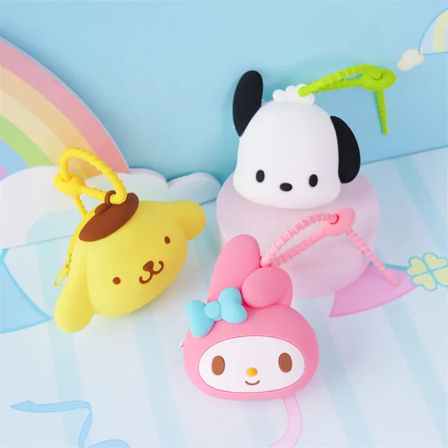 【SANRIO 三麗鷗】卡通系列大頭造型矽膠材質迷你耳機收納包零錢包掛件(庫洛米/大耳狗/美樂蒂)