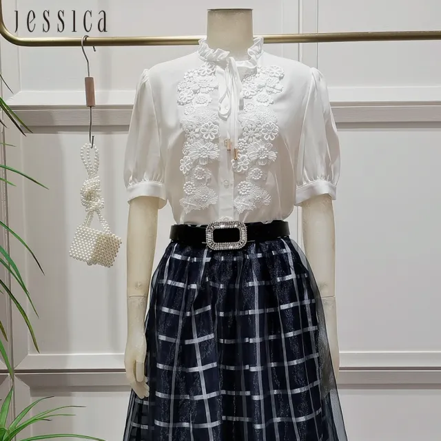 【JESSICA】柔順醋纖繡花木耳邊領短袖雪紡襯衫243315