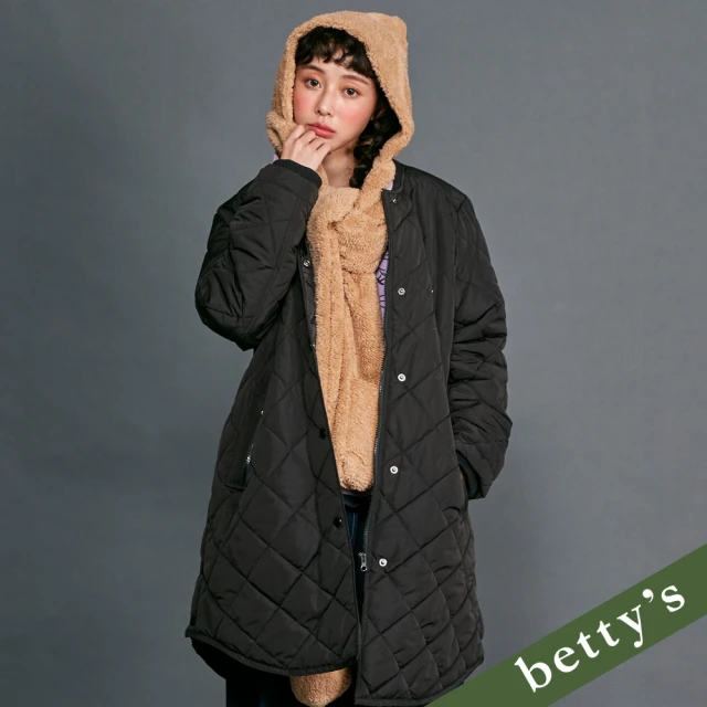 betty’s 貝蒂思 小旗子刺繡菱格紋長版鋪棉外套(黑色)