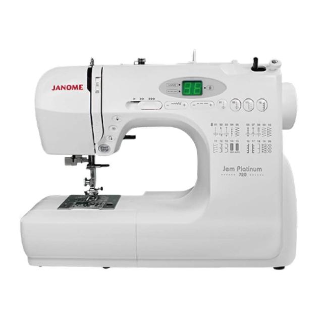 JANOME 車樂美 720 為臺灣製造的電腦型家用縫紉機,採用水平式全迴轉梭床,縫紉速度最高達500~700針/分,針距幅度及長度均可調至0~7mm以下。具備自動穿線功能,機身輕巧僅5.5kg,尺寸寬35.5cm x 深15.9cm x 高26.9cm,適合初學者及家庭使用。材質為複合材質,電壓110V,提供2年保固,配件詳見說明書。 JANOME車樂美 720