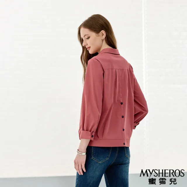 【MYSHEROS 蜜雪兒】棉質造型上衣 翻領半排釦 假口袋反摺袖設計(磚)