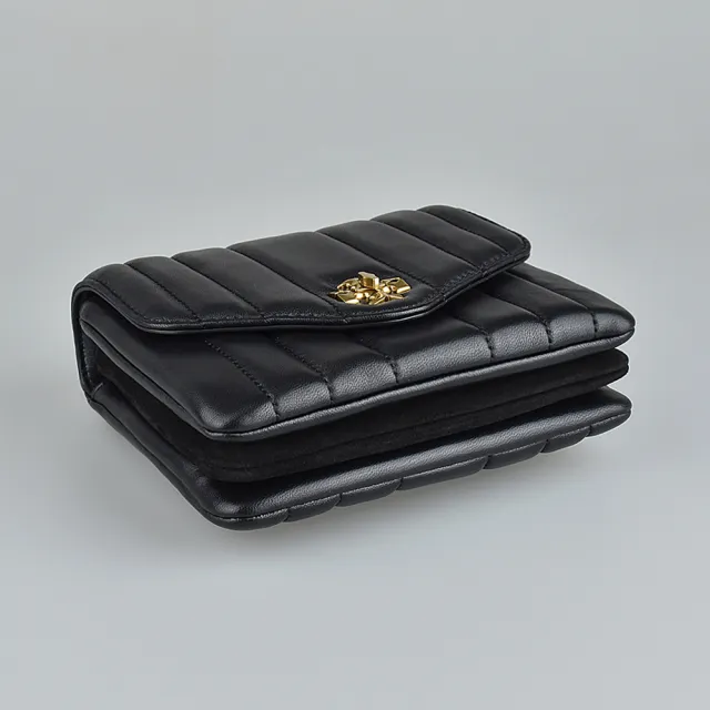 【TORY BURCH】TORY BURCH Kira金屬LOGO翻蓋鎖釦式直條絎縫羊皮鏈帶斜背方形包(黑)