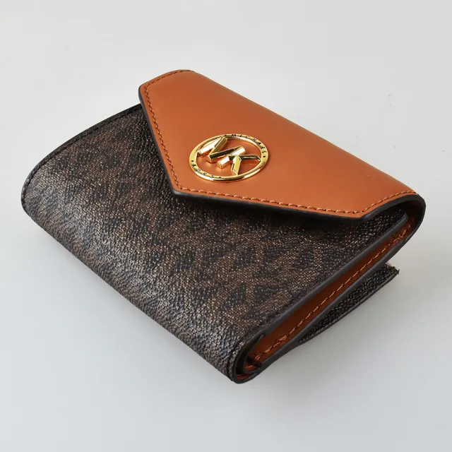 【Michael Kors】MK MICHAEL KORS CARMEN金字LOGO釦式PVC拼牛皮4卡短夾(橡子棕x深褐)