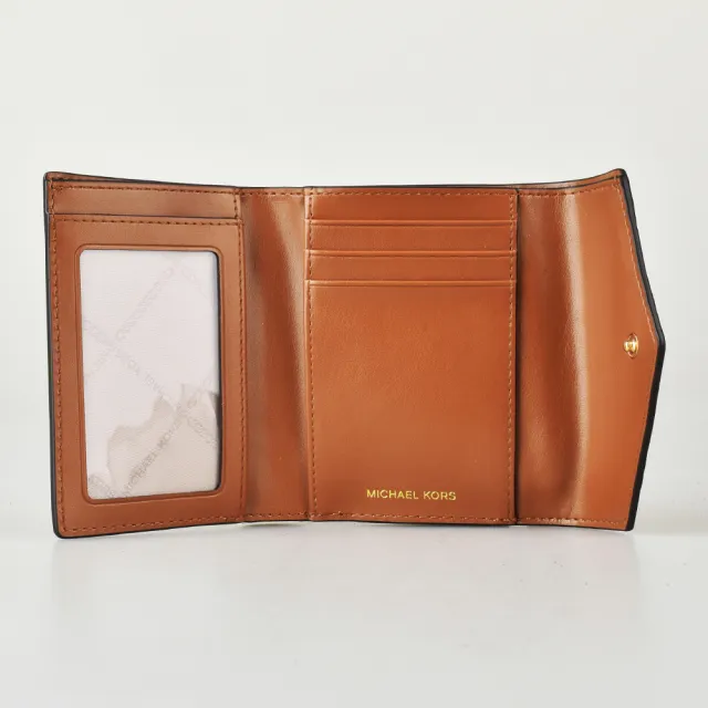 【Michael Kors】MK MICHAEL KORS CARMEN金字LOGO釦式PVC拼牛皮4卡短夾(橡子棕x深褐)