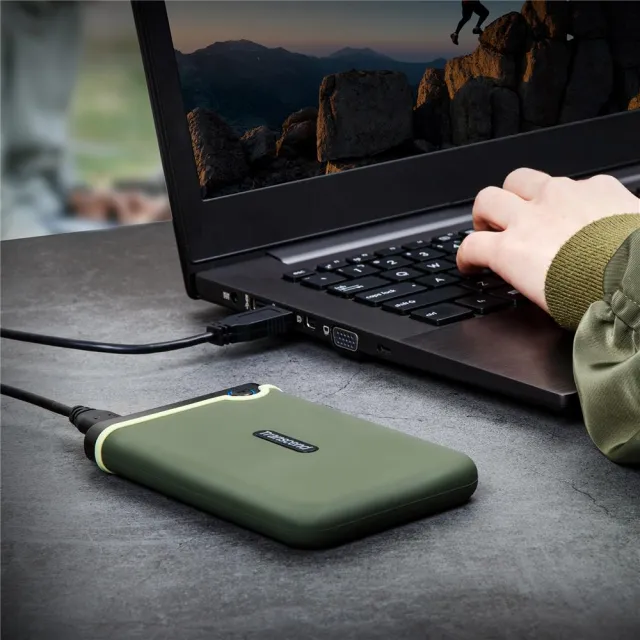 【Transcend 創見】StoreJet 25M3 2TB 軍規防震 2.5吋行動硬碟-軍綠色(TS2TSJ25M3G 新舊包裝隨機出貨)