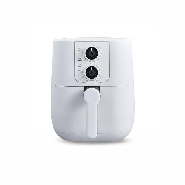  大家源 TCY-725002 氣炸鍋，產地中國，採用304不鏽鋼氣炸網與盤材質，耐用安全。尺寸長26x寬36x高31cm，電壓110V/60Hz，功率900W~1000W，重量3.4kg，容量2公升以上。配件包含食譜、烤盤、網籃、使用說明保證書及中文說明書，保固1年，BSMI許可字號R73416 RoHS。適閤家庭健康烹飪，快速油炸不加油，輕鬆享用美味低脂美食。 