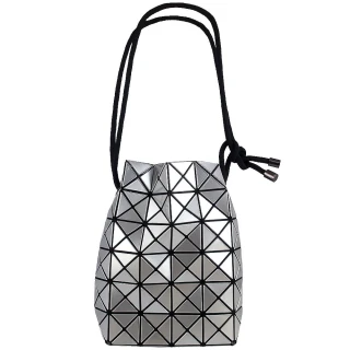 【ISSEY MIYAKE 三宅一生】BAOBAO 亮面方格6x6繩結側肩/斜背水桶包(銀色)