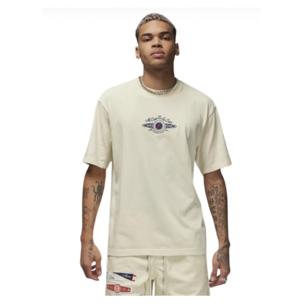 NIKE 耐吉】Jordan X SoleFly T-shirt 男聯名米黃色上衣短袖 NIKE 耐吉】Jordan X SoleFly T-shirt 男聯名米黃色上衣短袖