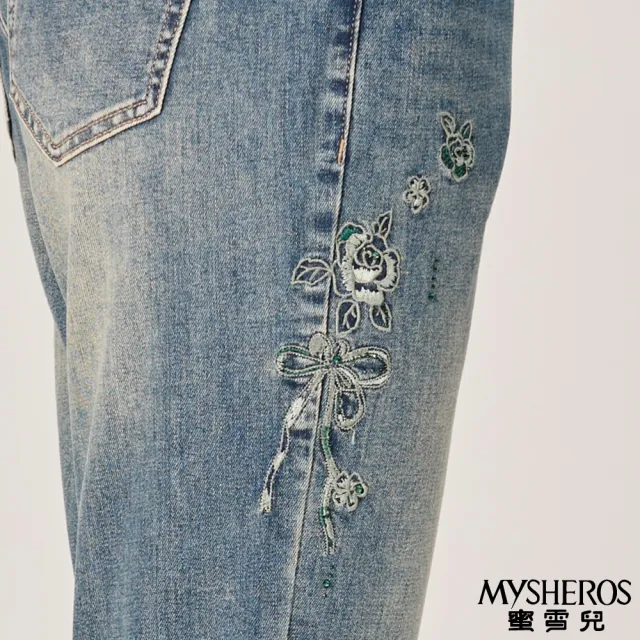 【MYSHEROS 蜜雪兒】高含棉牛仔褲 前釦拉鍊後鬆緊 花卉刺繡珠鑽設計(藍)