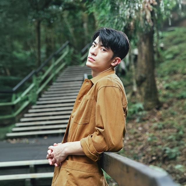 【JEEP】男裝 舒適休閒多口袋襯衫(深藍土黃色)