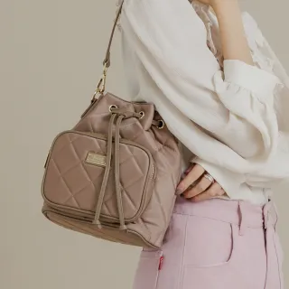 【FOCUS】菱格輕量防潑水真皮包包 拼接尼龍包/手提/斜背/兩用水桶包(防水包 FME7010-奶茶杏)