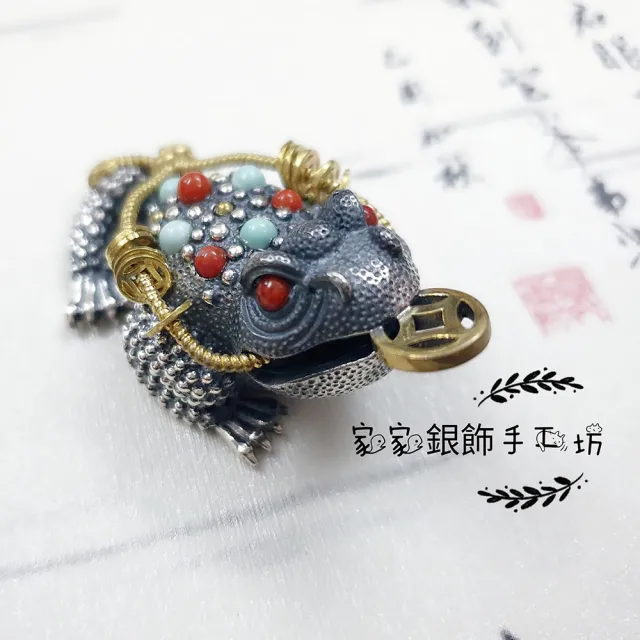 【家家銀飾手工坊】咬錢三腳蟾蜍擺件(925純銀咬錢三腳蟾蜍擺件鑲崁銅錢綠松南紅)