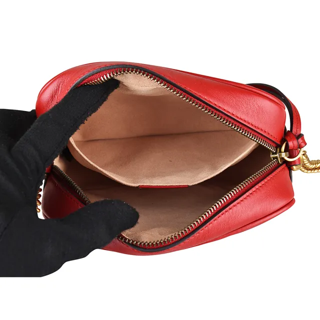 【GUCCI 古馳】Marmont系列雙G復古金屬LOGO Mini Chain牛皮W字紋拉鍊斜背包(迷你/芙蓉紅)