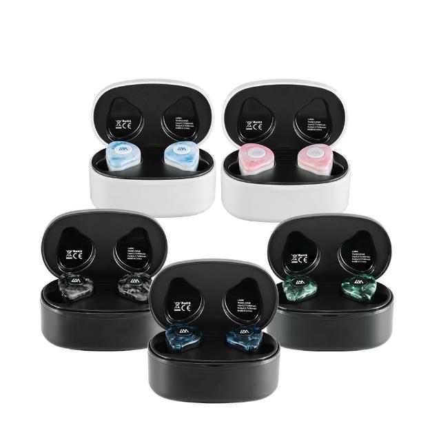 樂米 LARMI LMA08 藍芽耳機,採用 Bluetooth V5.3 技術,傳輸距離達 5-10 米,支援 HFP、HSP、A2DP、AVRCP、AAC、SBC 協議。入耳式設計,提供舒適配戴體驗,防潑水功能適合日常使用。單次播放續航約 6 小時,充電盒電池容量 500mAh,耳機 40mAh,Type-C 快速充電僅需 1.5 小時。黑色系時尚外觀,適用 iOS 與 Android 系統,一年保固,產地中國。適合 12 歲以上使用者,BSMI 許可 R55975。 LARMI樂米 LMA08