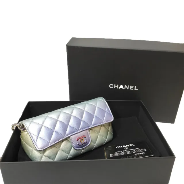 【CHANEL 香奈兒】AP2044 經典菱格紋小羊皮漸層幻彩風格斜揹眼鏡墨鏡包(幻彩)