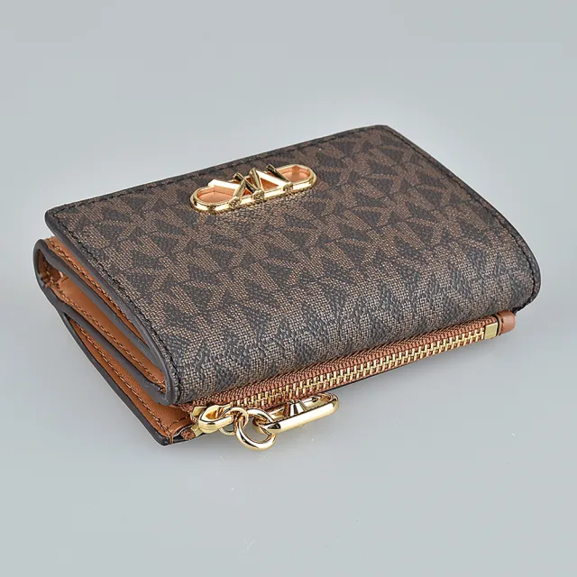 【Michael Kors】MK MICHAEL KORS PARKER LOGO釦式4卡滿版PVC三折短夾(橡子棕x深褐)