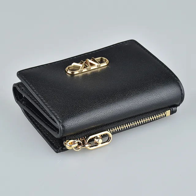 【Michael Kors】MK MICHAEL KORS PARKER LOGO釦式三折4卡滑面牛皮短夾(黑)