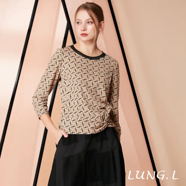 【LUNG.L 林佳樺】LR13A卡其色滿版印花下擺扭結七分袖女裝上衣(秋冬新品)