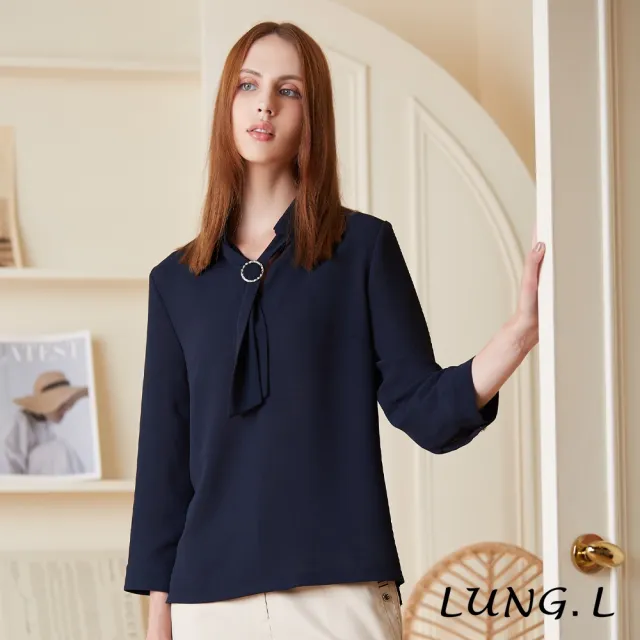 【LUNG.L 林佳樺】LQ65A素雅藍色搭配領帶七分袖女裝上衣(秋冬新品 加大尺碼)