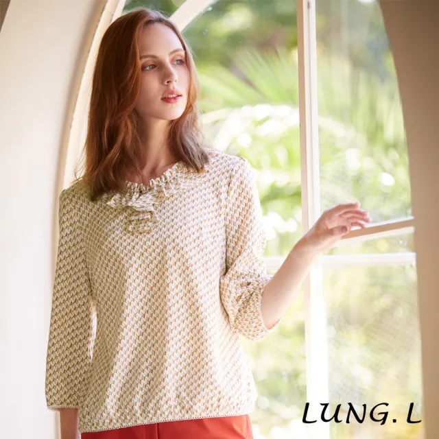 【LUNG.L 林佳樺】LQ86A卡其色滿版印花荷葉領七分袖女裝上衣(秋冬新品)