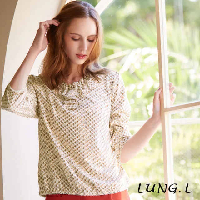 【LUNG.L 林佳樺】LQ86A卡其色滿版印花荷葉領七分袖女裝上衣(秋冬新品)