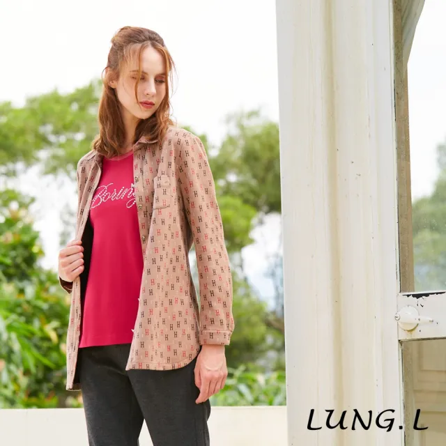 【LUNG.L 林佳樺】LQ90A16桃紅色胸前英文字母燙鑽長袖女裝上衣(秋冬新品 加大尺碼)