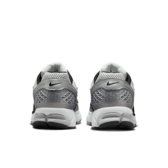 【NIKE 耐吉】雙11 運動鞋 慢跑鞋 休閒鞋 男鞋 女鞋 NIKE ZOOM VOMERO 5 黑灰銀 Y2K 復古(FJ4151004)