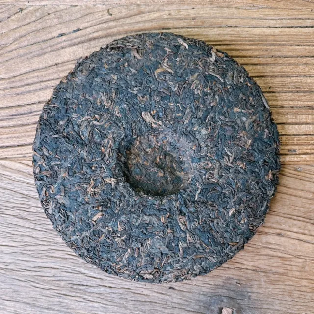 【茶韻】普洱茶2010年大益黃金歲月孟海廠70週年紀念熟茶餅357g/餅 茶葉禮盒(熟茶/附收藏盒x1.提袋)(中秋禮 