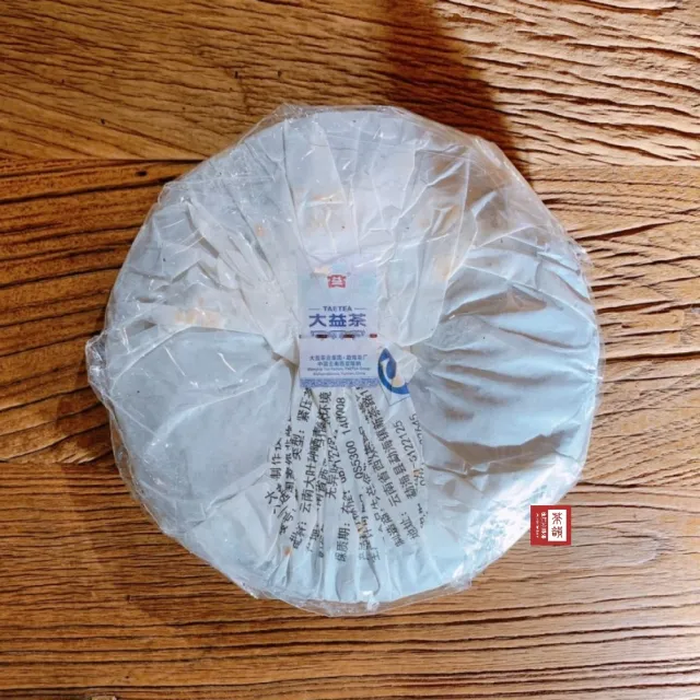 【茶韻】普洱茶2014年大益易武正山1401青餅 357g／餅 茶葉禮盒(生茶／附收藏盒*1.可提袋)