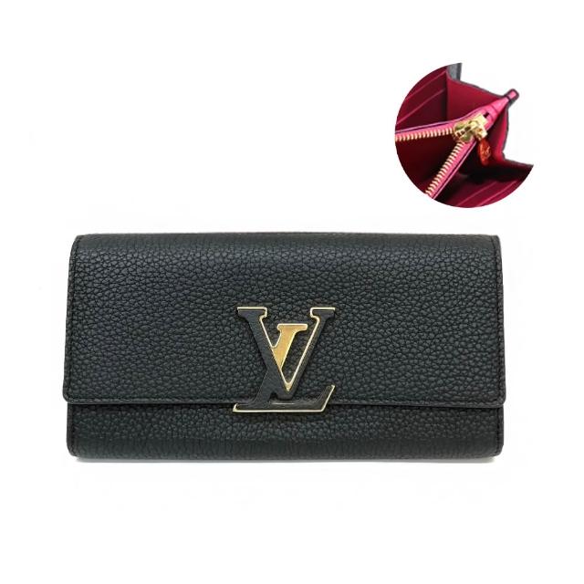 這款 LV LOUIS VUITTON 路易威登 M61248 經典 Capucines 系列 Taurillon 牛皮信封式翻蓋長夾，以優雅黑色系為主，展現品牌經典風格。外層為高質感 Taurillon 牛皮，搭配信封式翻蓋設計，簡約大方，適合男女使用。釦式開口，方便取用，無內外夾層，輕便實用。