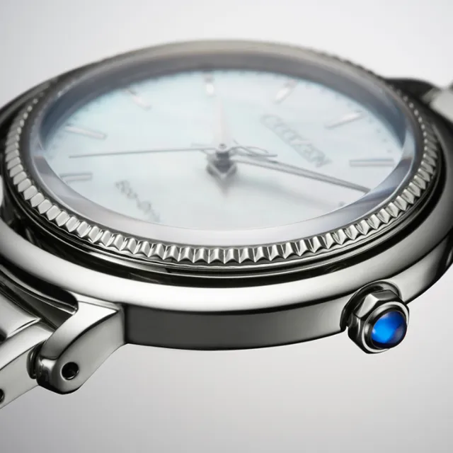 【CITIZEN 星辰】Hebe田馥甄廣告款 白蝶貝光動能氣質腕錶/31.2mm(EM1100-84D)