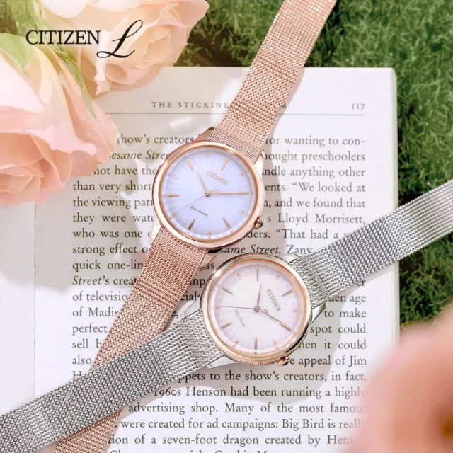【CITIZEN 星辰】L系列 廣告款 粉紅半金光動能米蘭帶腕錶/32.5mm(EM1156-80X)