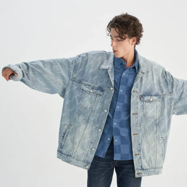 【LEVIS】男款 TYPE3牛仔外套 滿版LOGO 熱賣單品 0016Y-0000