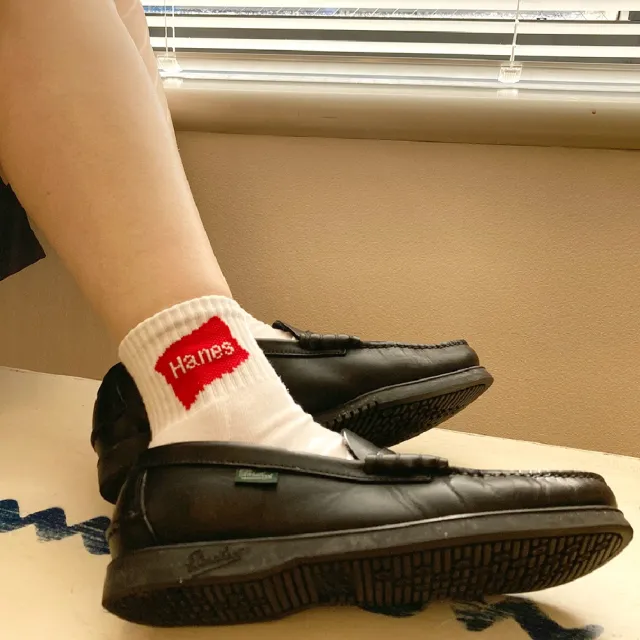 【Hanes】官方直營 男款-LOGO旗幟白色中筒襪3雙入(25-27cm)-出清品