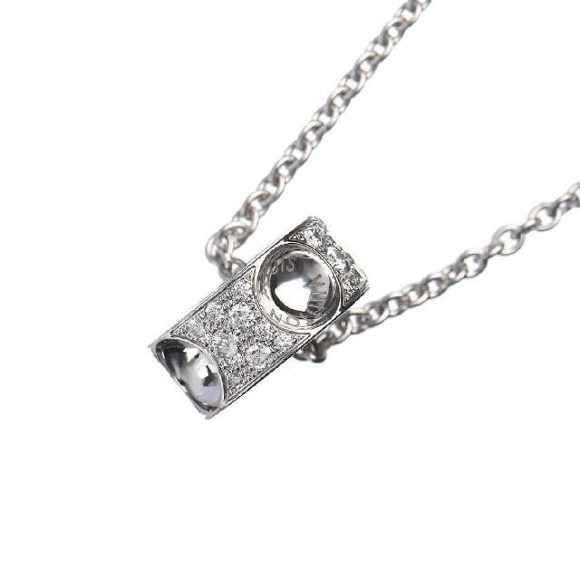 LV LOUIS VUITTON路易威登 Q93127 Empreinte 系列 Monogram 花卉鑲鑽吊墜白 K 金項鍊 LV Q93127 Empreinte 系列 Monogram 花卉鑲鑽吊墜白 K 金項鍊,融合經典 Monogram 花紋與奢華鑲鑽設計,展現路易威登品牌獨特風格。項鍊以高品質白 K 金打造,搭配精緻花卉圖案與璀璨鑽石,適合日常佩戴或特殊場合,展現優雅與品味。