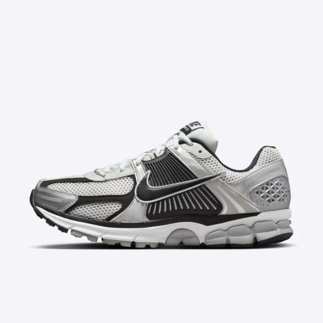 NIKE 耐吉 Zoom Vomero 5 男 休閒鞋 運動 復古 老爹鞋 緩震 反光 金屬銀黑(FJ4151-004)