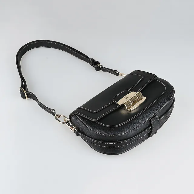 【FURLA 芙拉】FURLA Club 2金屬LOGO荔枝紋拼滑面牛皮吸釦式斜背包(黑)