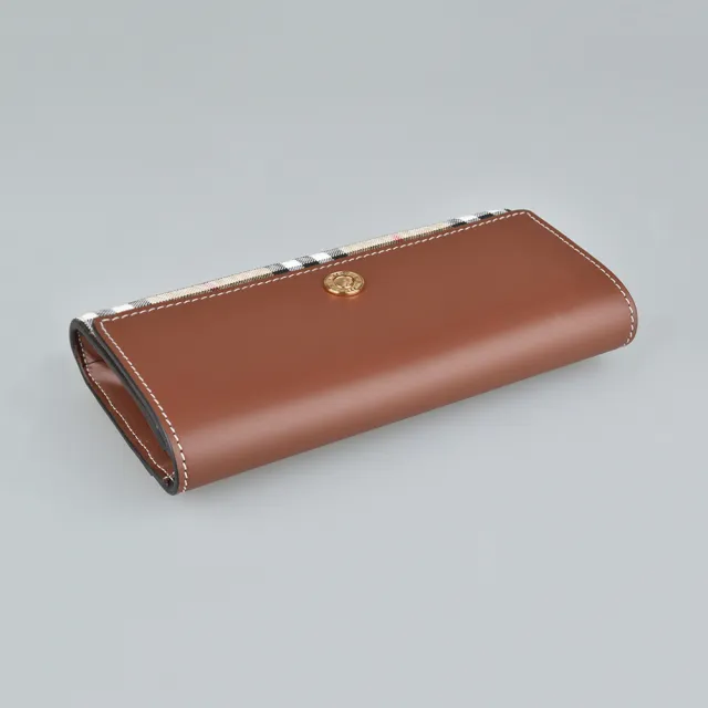 【BURBERRY 巴寶莉】BURBERRY HALTON VINTAGE LOGO釦式12卡牛皮搭PVC長夾(奶茶棕)