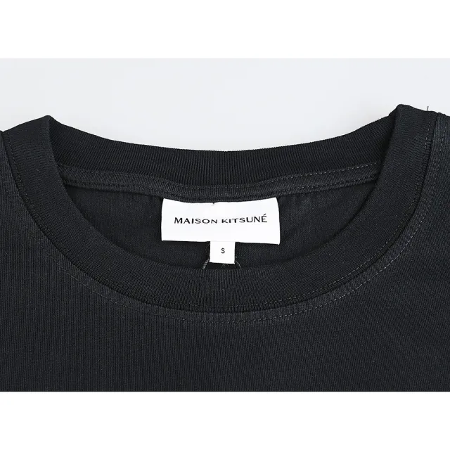 【Maison Kitsune】MAISON KITSUNE Speedy胸前小奔跑狐狸LOGO刺繡布標設計純綿質圓領短袖T恤(男款/黑)