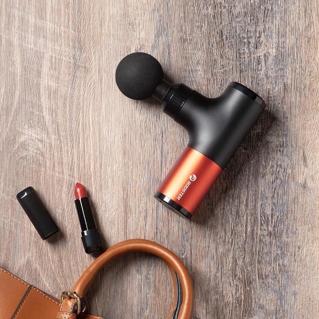 Project Mars火星計畫 Booster MINI X 是專為車用設計的迷你筋膜槍，尺寸僅184*185*74mm，輕巧便攜，適合車內收納與即時按摩。材質優質，來自中國產地，無須BSMI許可，完美結合車用收納用品與筋膜槍功能，讓您隨時舒緩肌肉疲勞，提升駕駛舒適度。