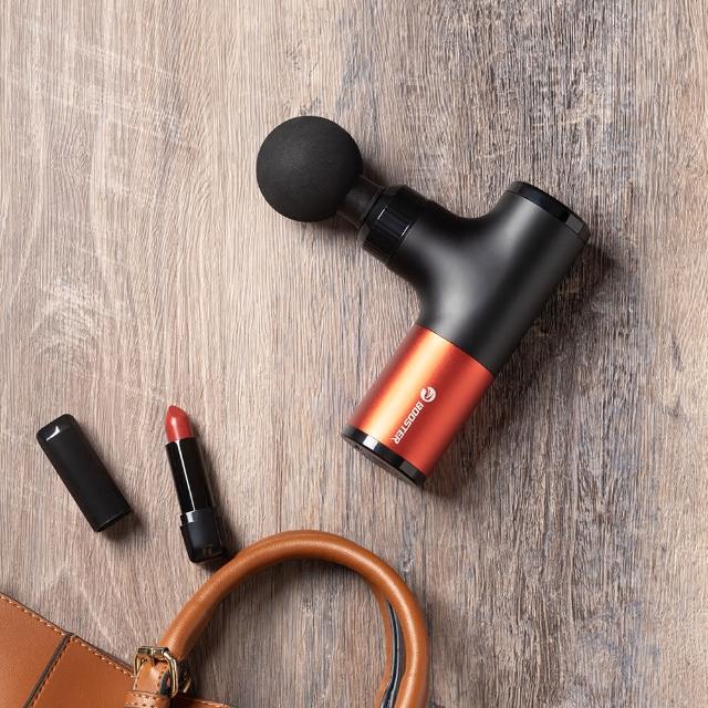  Booster MINI X 迷你筋膜槍是專為車用設計的輕巧收納按摩工具，尺寸僅184x185x74mm，材質精緻耐用，來自中國製造。無論長途駕駛或日常通勤，都能輕鬆攜帶，快速舒緩肩頸背部肌肉痠痛。無需BSMI許可，操作簡單即享專業級深層按摩體驗，提升駕駛舒適度。 