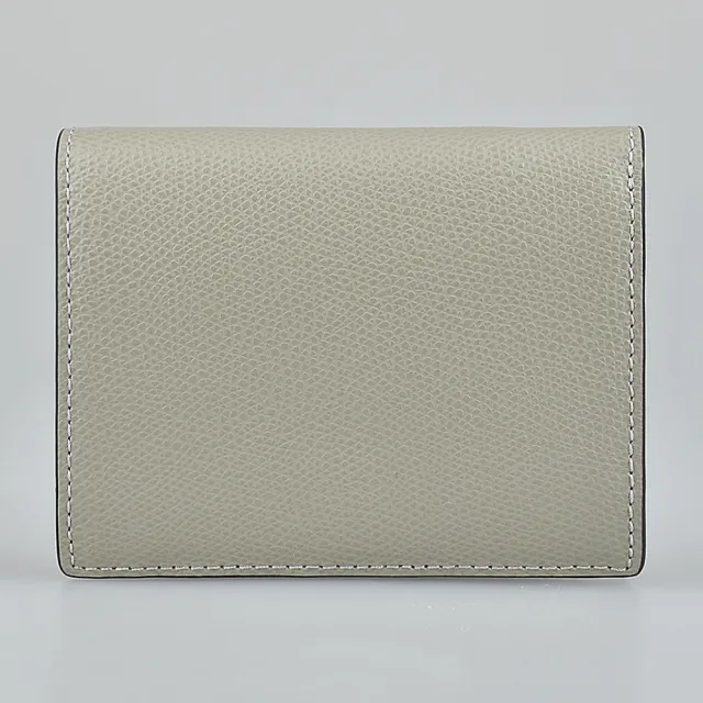 【FURLA 芙拉】FURLA CAMELIA拱門LOGO釦式4卡荔枝紋牛皮對折短夾(大理石灰)
