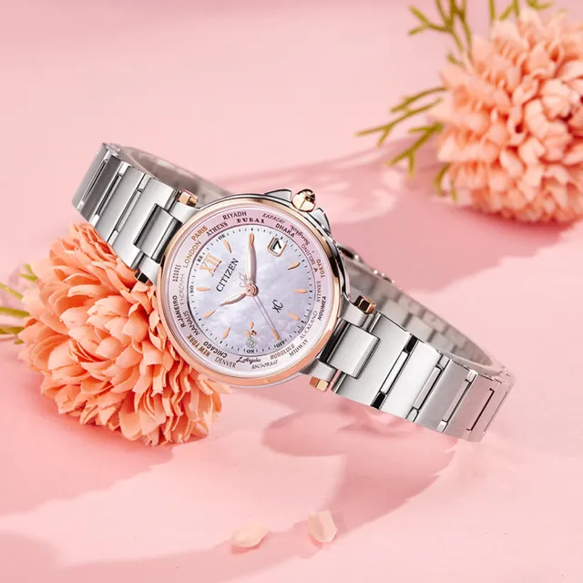 【CITIZEN 星辰】xC系列 光動能電波對時優雅腕錶/粉蝶貝29mm(EC1011-62W)