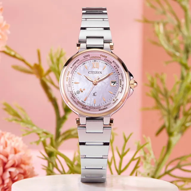 【CITIZEN 星辰】xC系列 光動能電波對時優雅腕錶/粉蝶貝29mm(EC1011-62W)