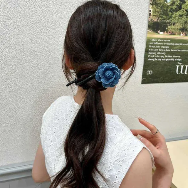 【INES】花朵髮夾 馬尾夾/韓國設計氣質牛仔布藝花朵造型扭扭盤髮夾 馬尾夾 香蕉夾(2色任選)