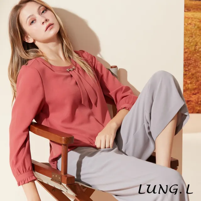 【LUNG.L 林佳樺】LR30A珊瑚紅造型前領巾長袖女裝上衣(秋冬新品 加大尺碼)