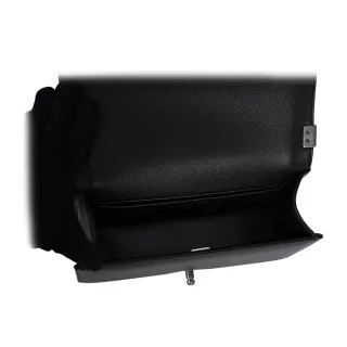 【CHANEL 香奈兒】荔枝牛皮菱格紋銀釦 Boy Chanel 25cm(黑色)