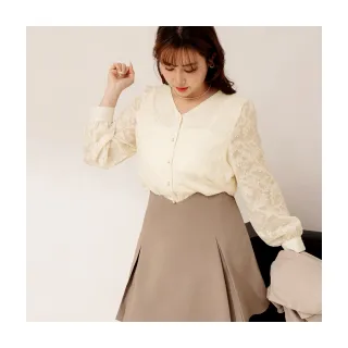 【OB 嚴選】雲朵自訂款微透膚蕾絲雕花泡泡袖上衣 《AB19817》