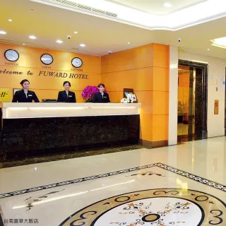 【台南富華大飯店】★買1晚送1晚-雙人含早(平日升等標準家庭房-可加2位兒童免費)